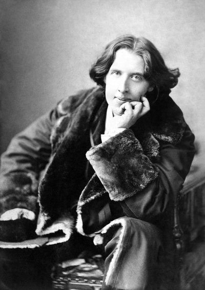 Oscar Wilde in seinem Lieblingsmantel, 1882 von Napoleon Sarony